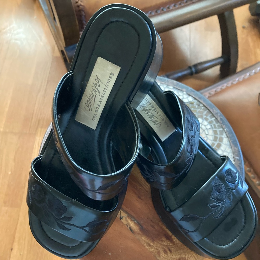 Enzo Angiolini Black Floral Sandals